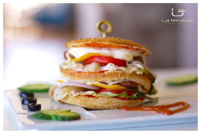 COMMUNITY MANAGEMENT POUR LA TERRASSE COFFEE LOUNGE